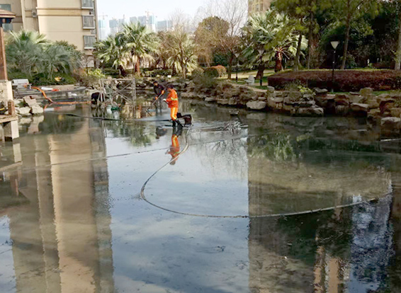 治多景观池淤泥清理